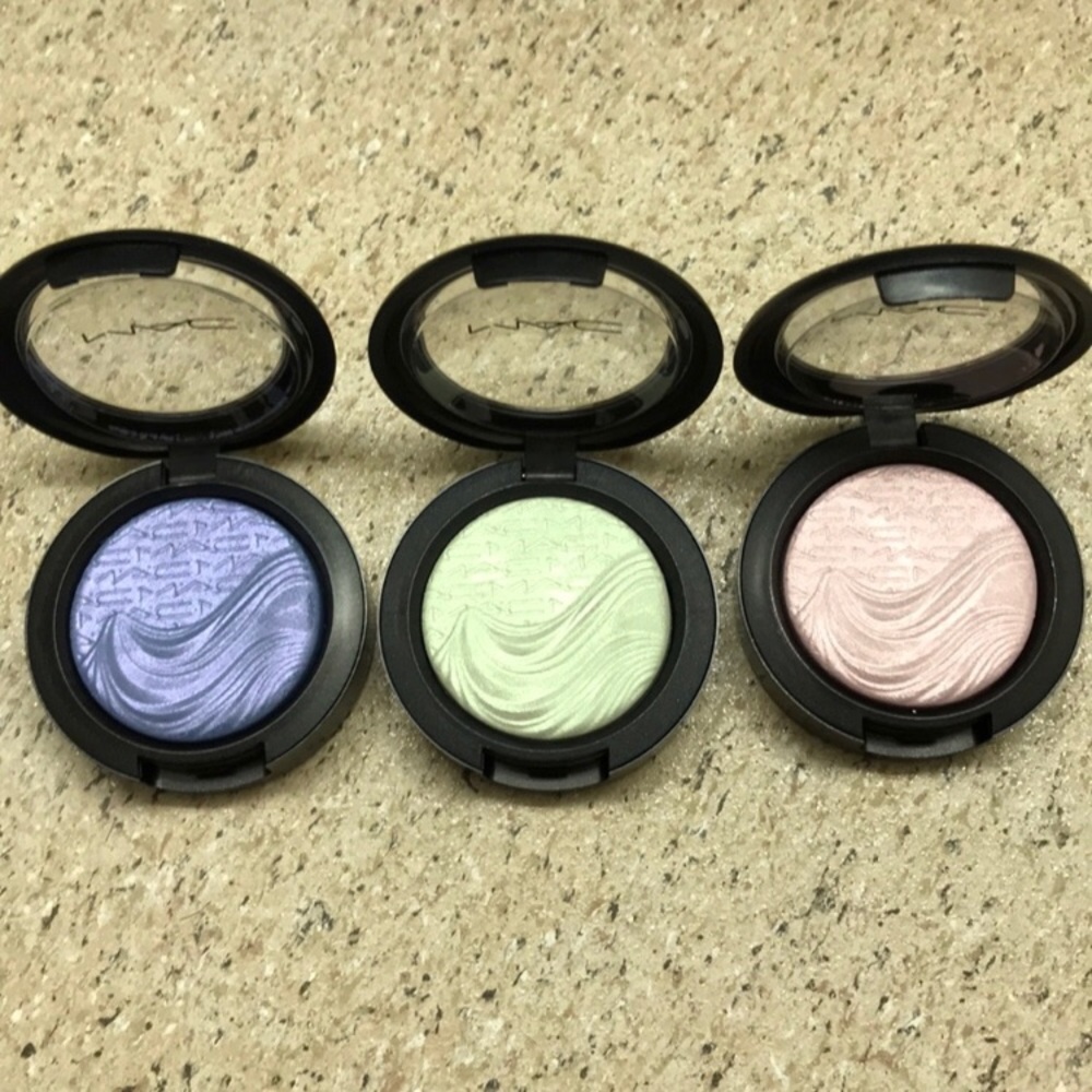 MAC Extra Dimension Eye Shadow Young Venus
